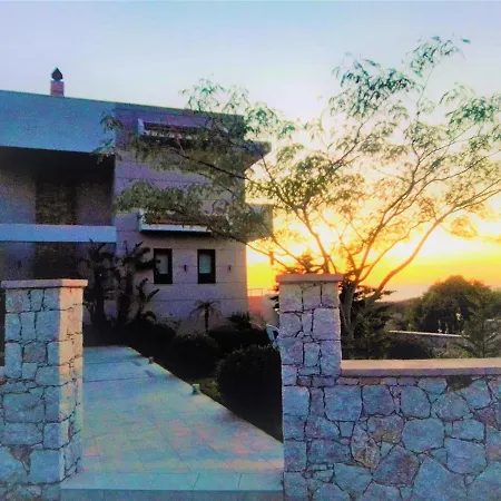 Villa Up To The Sky Pastida